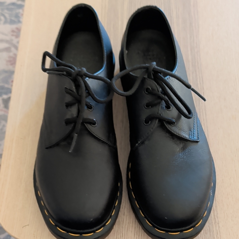 Dr Martens 24256 leather Oxfords in Black